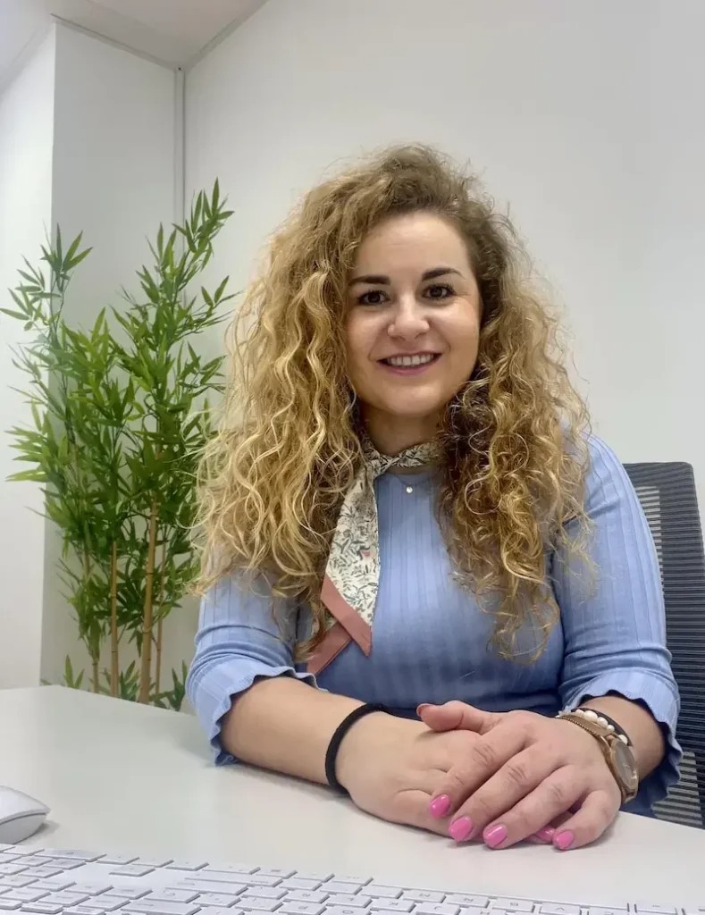 Esther Martínez image