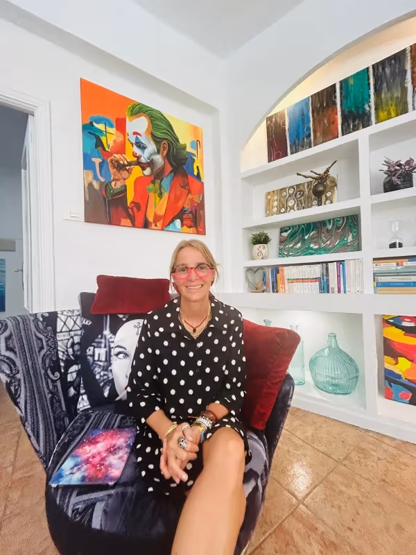 Mavis Suárez image